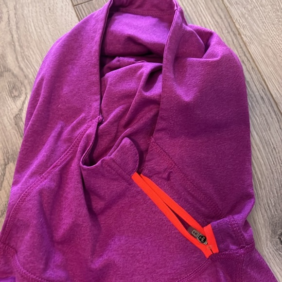 Avalanche sweatshirt size medium. Pretty purple color. Size medium - Picture 4 of 7